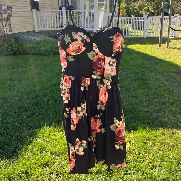 Black and pink floral dress 💕 - Picture 3 of 3
